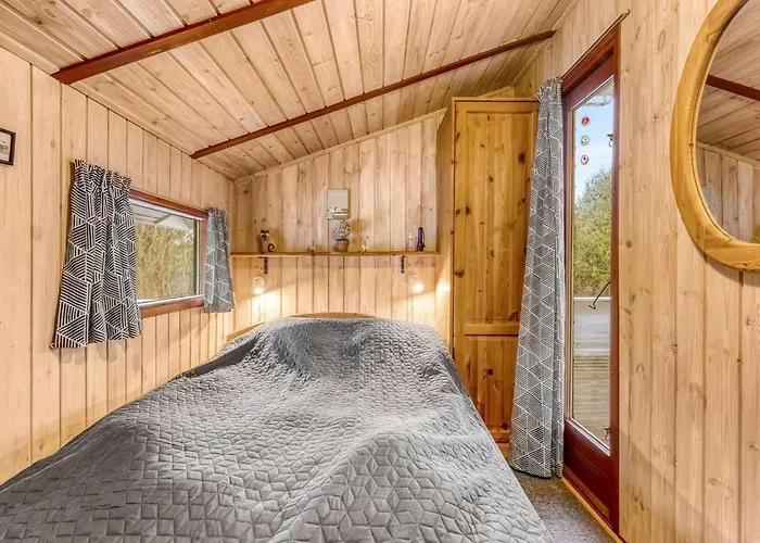 Elpida - 2km From The Sea By Interhome Lakolk